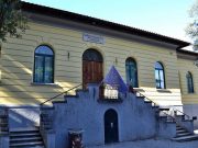 Natale a Paciano. Le Medie dedicano il calendario 2019 alla loro storica scuola